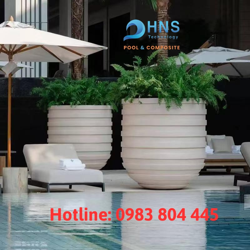 chậu trồng cây trang trí cảnh quan hồ bơi