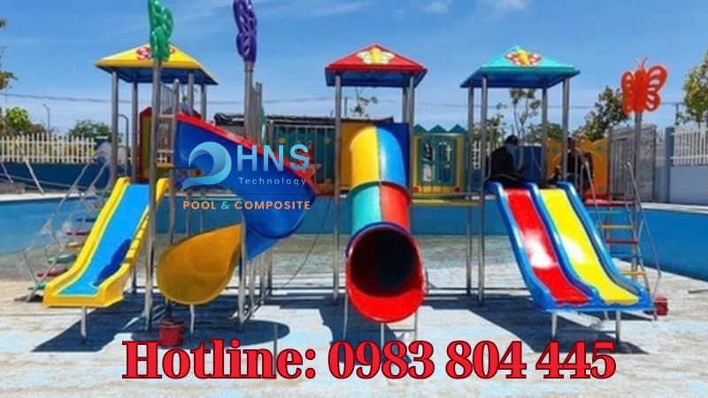 máng trượt hồ bơi