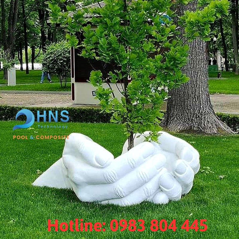 tượng bàn tay trang trí cây cảnh sân vườn