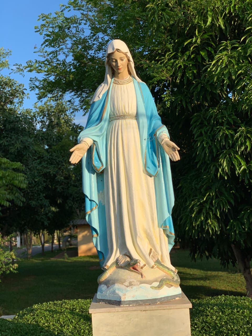 tượng công giáo đức mẹ ban ơn