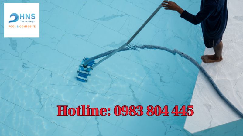 vệ sinh nước hồ bơi bị đục